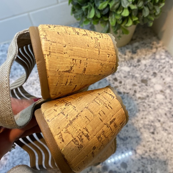 Skechers Cali Beverlee Smitten Kitten Wedge Sandals size 10 - Picture 5 of 9